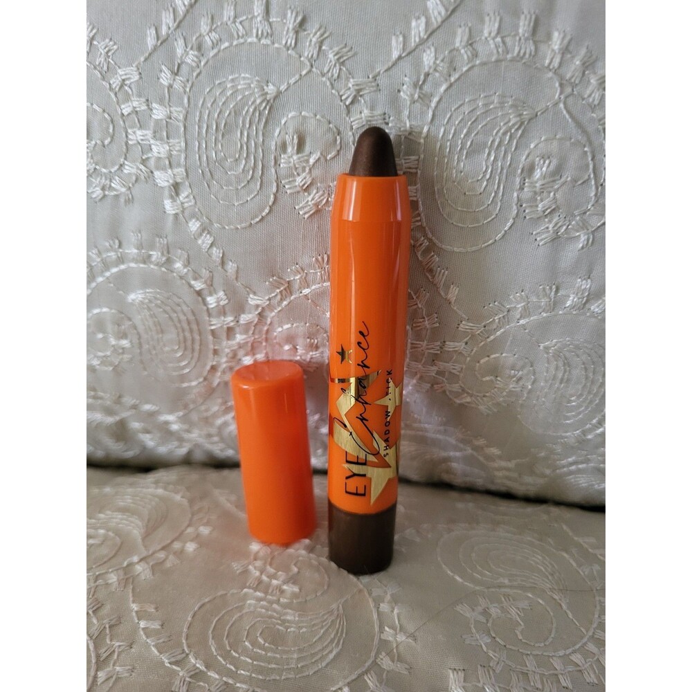 L.W.Y.A eye enhancer eyeshadow stick Nutmag